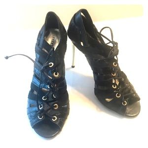 Moda in Pelle lace up gold metallic heels SZ 9.5